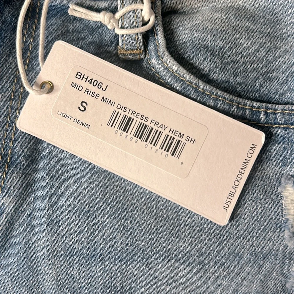 NWT JUST BLACK DENIM mid-rise mini distressed fray hem light denim - Picture 5 of 6